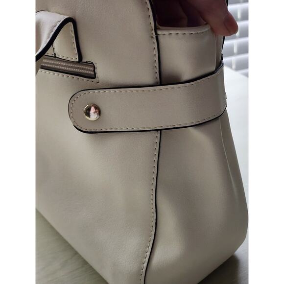 PURSE-CHRISTIAN LACROIX-Cream/Beige-Handles-Large-Faux Leather-Tote-Zippers - Picture 3 of 16